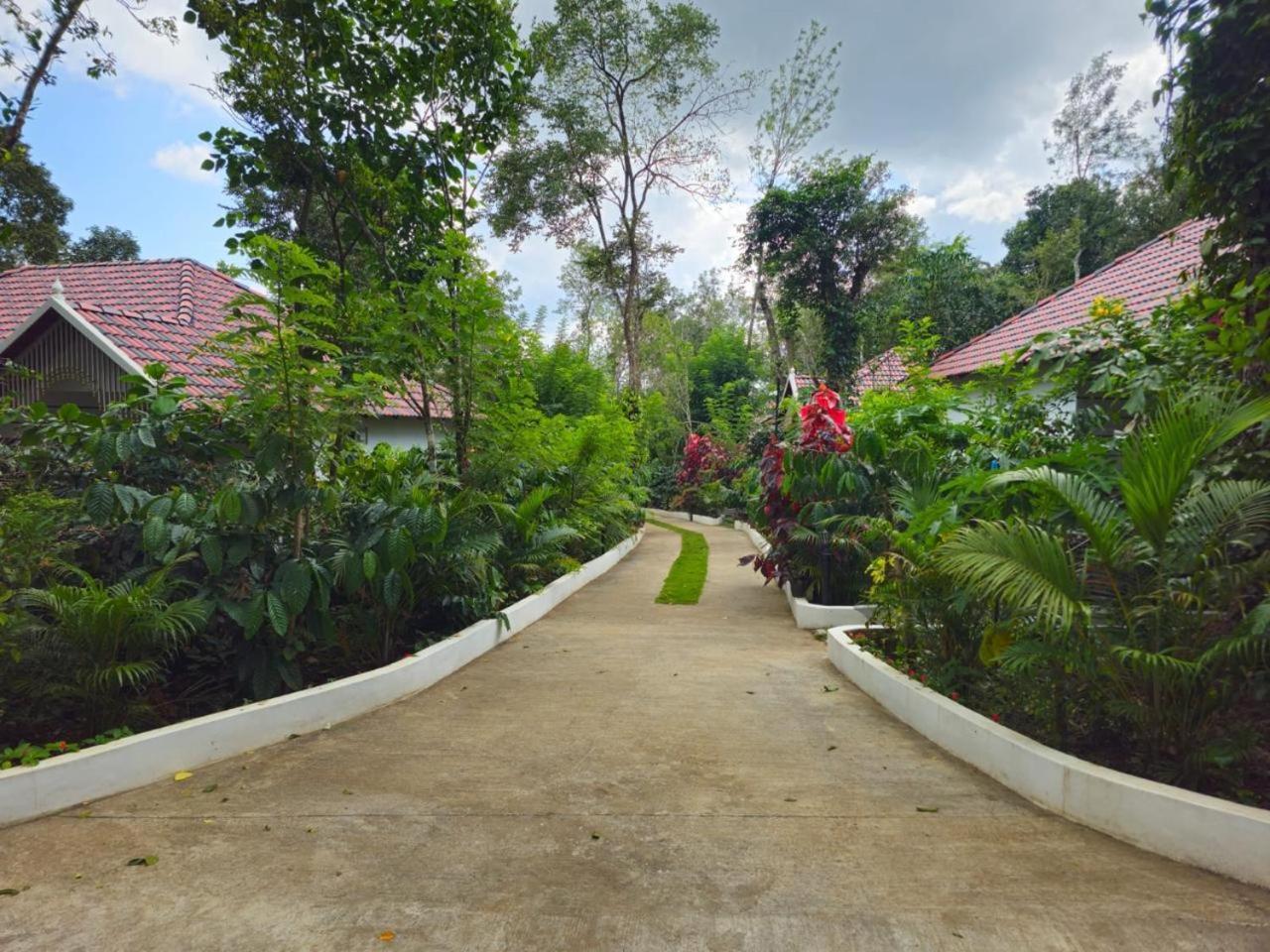Coorg Orange Blossom Resort And Spa Suntikoppa ภายนอก รูปภาพ
